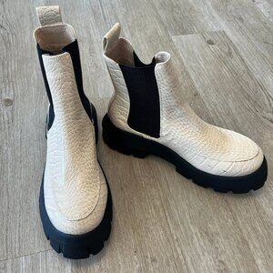 Womens Urban Outfitters Cream Animal Print Chelsea Boots - 9
